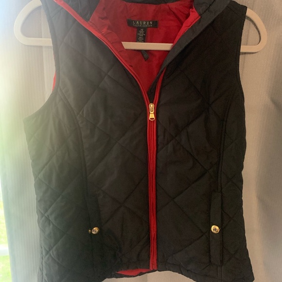 Black and red zip up vest - Picture 1 of 2